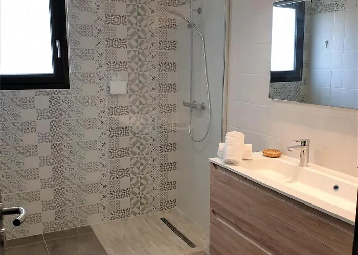 Leku Lucia 8 Pers Piscine Chauffee 15 Min En Voiture Villa